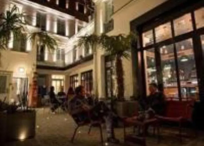 The 3 Ducks Eiffel Tower By Hiphophostels Paris